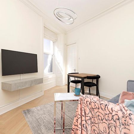 Joivy Modern Flat In City Centre - For Up To 3 Guests Apartman Edinburgh Kültér fotó