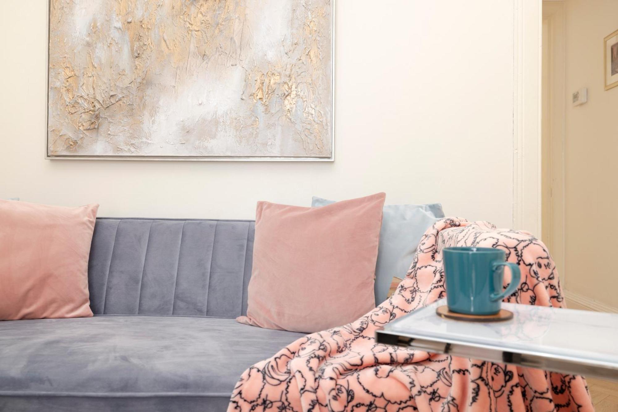 Joivy Modern Flat In City Centre - For Up To 3 Guests Apartman Edinburgh Kültér fotó
